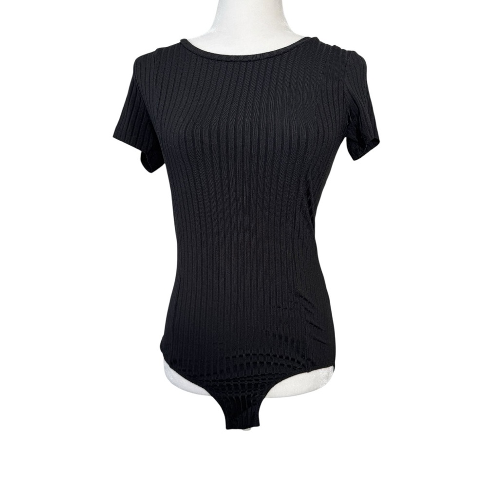 Sans Souci Black Ribbed Short Sleeve Bodysuit size M